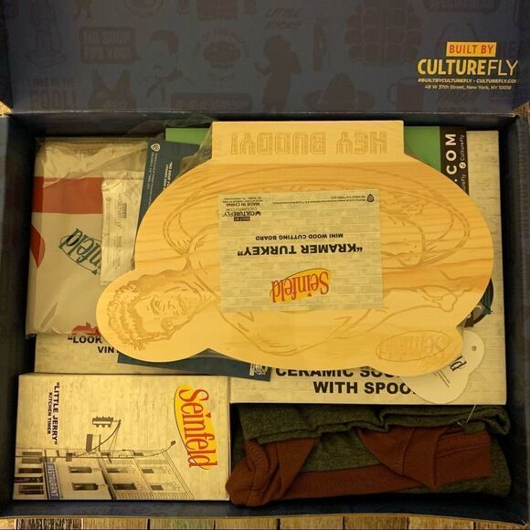 Cutterfly Seinfeld Collectors Bundle Merchandise Gift Box, Medium T-Shirt - Picture 4 of 15